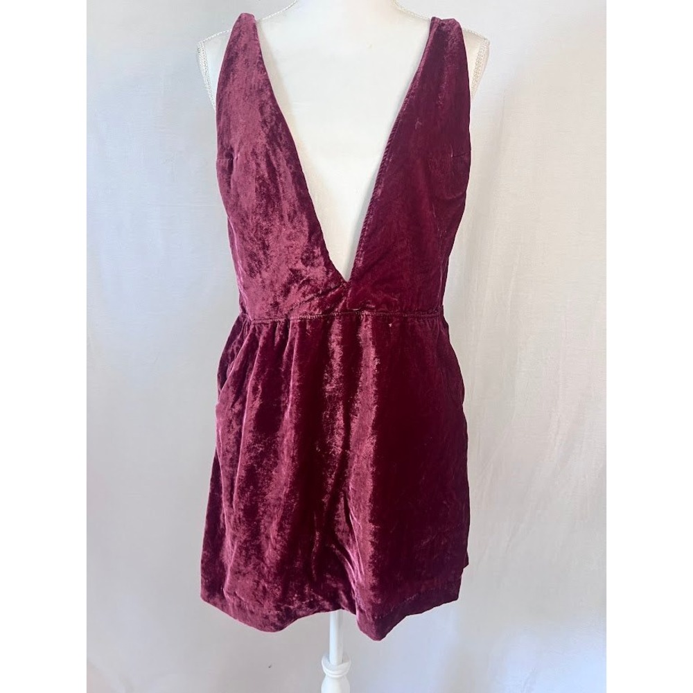 Free People Burgundy Crushed Velvet Deep V-Neck Romper with Pockets Sz M